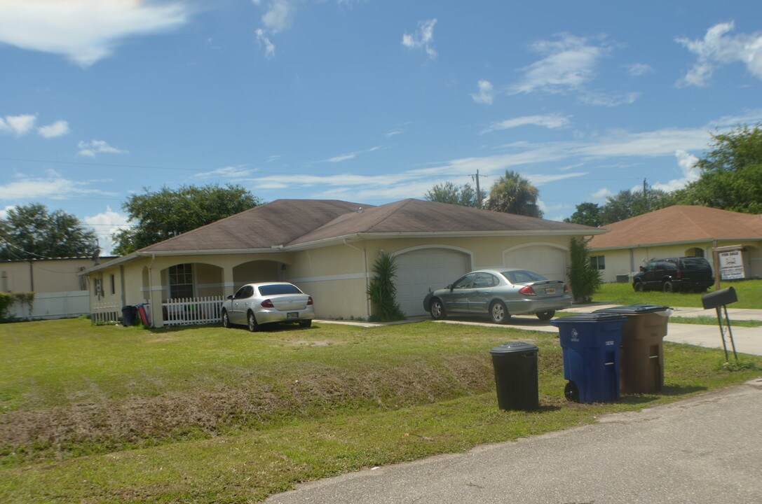 531-539 Glendale Ave in Lehigh Acres, FL - Building Photo