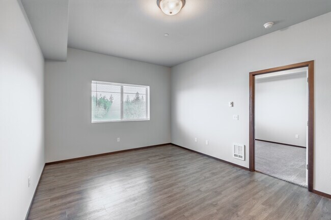 Cambridge Place/Madison Place in Stanwood, WA - Building Photo - Interior Photo