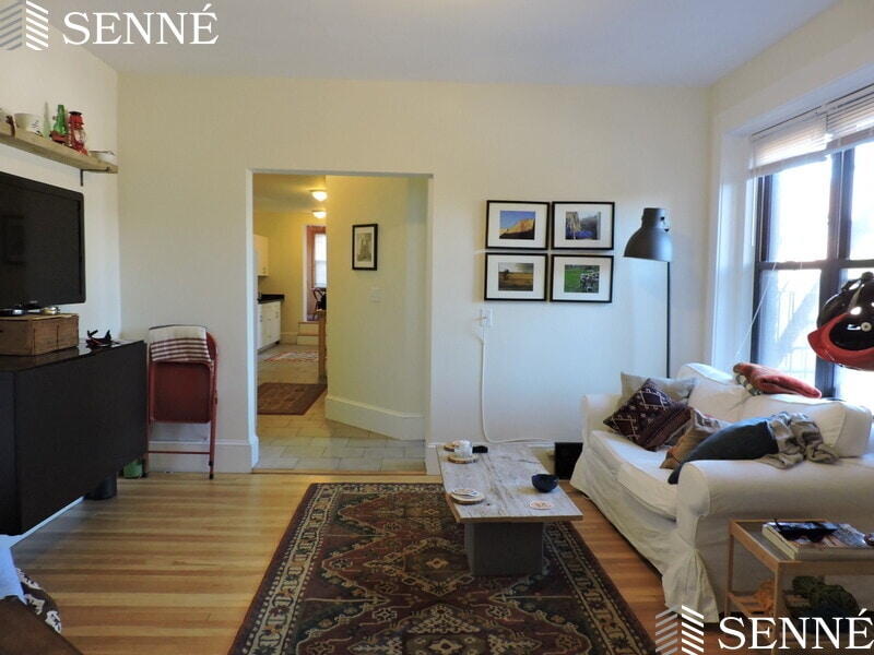925 Massachusetts Ave, Unit 9 in Cambridge, MA - Foto de edificio