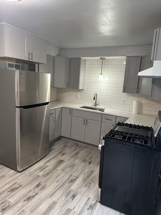 2014 Davis Ave, Unit 1st fl in Whiting, IN - Building Photo - Building Photo