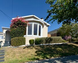 2615 Maxwell Ave in Oakland, CA - Foto de edificio - Building Photo