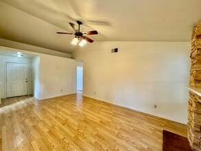 2042 Hastings Dr in Los Banos, CA - Building Photo - Building Photo
