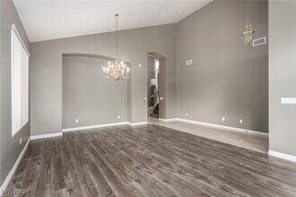 1001 Eaglewood Dr in Las Vegas, NV - Building Photo - Building Photo