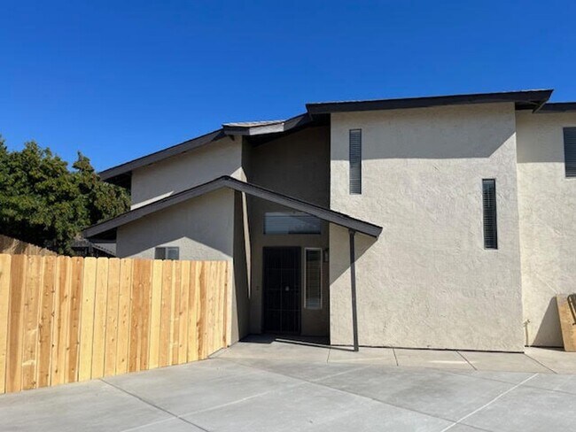 3742-3748 Via De La Bandola in San Diego, CA - Building Photo - Building Photo