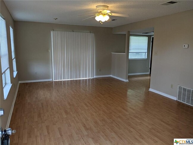 300 Craddock Ave, Unit 300 in San Marcos, TX - Building Photo - Building Photo