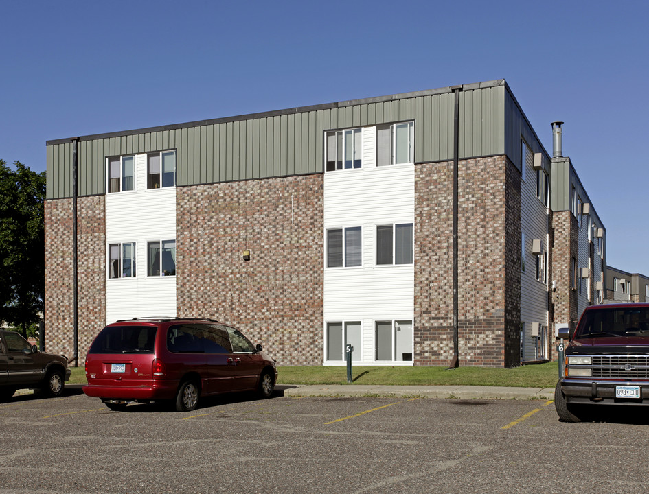 Herbshire Apartments in Waite Park, MN - Building Photo