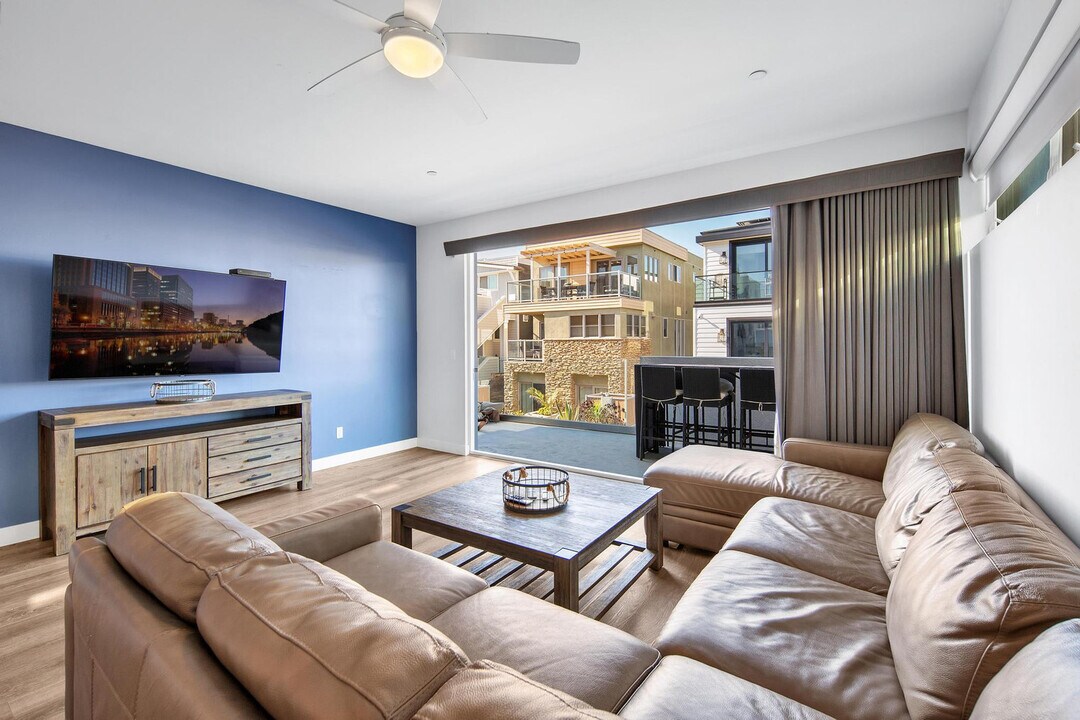 719 Island Ct in San Diego, CA - Building Photo