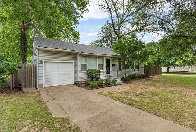1429 E 49th St in Tulsa, OK - Building Photo - Building Photo