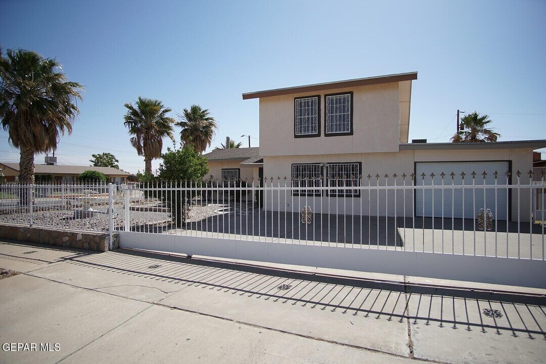 4924 Winthrop Dr in El Paso, TX - Building Photo