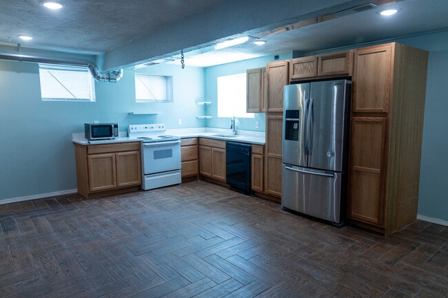 2233 S 2nd Ave in Pocatello, ID - Foto de edificio - Building Photo