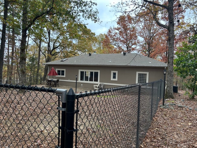 8 Guindola Way in Hot Springs Village, AR - Foto de edificio - Building Photo