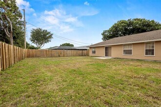 517 SW College Park Rd in Port St. Lucie, FL - Building Photo - Building Photo