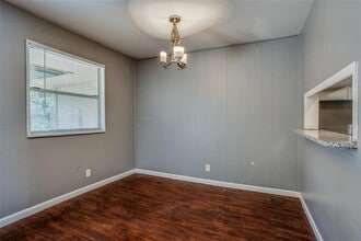 982 S Weatherred Dr, Unit B in Richardson, TX - Building Photo - Building Photo