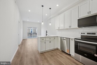 105 N 63rd St in Philadelphia, PA - Building Photo - Building Photo
