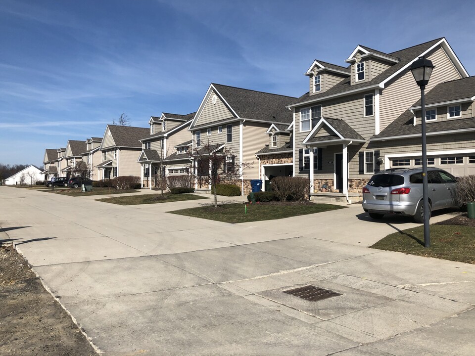 Concord Village in Avon, OH - Foto de edificio