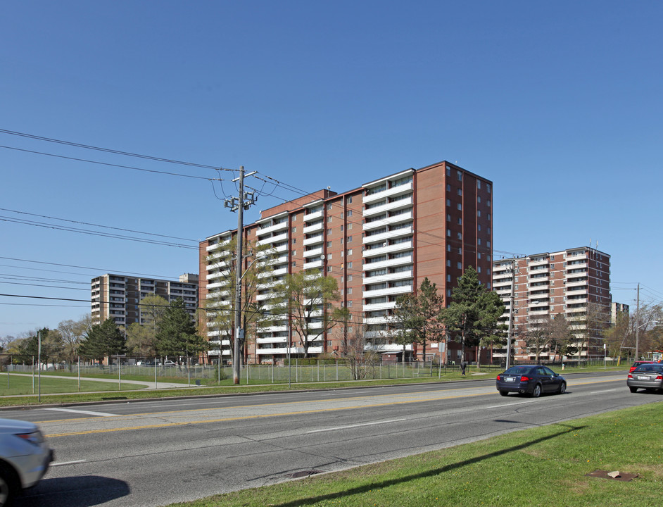 Sheppard Birchmount 2 in Toronto, ON - Building Photo