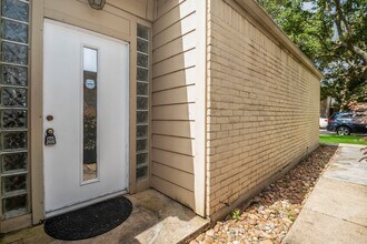 2927 Shadow Trail Dr in Houston, TX - Building Photo - Building Photo