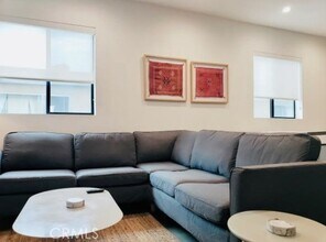 2301 Cloverdale Ave, Unit 2 in Los Angeles, CA - Building Photo - Building Photo