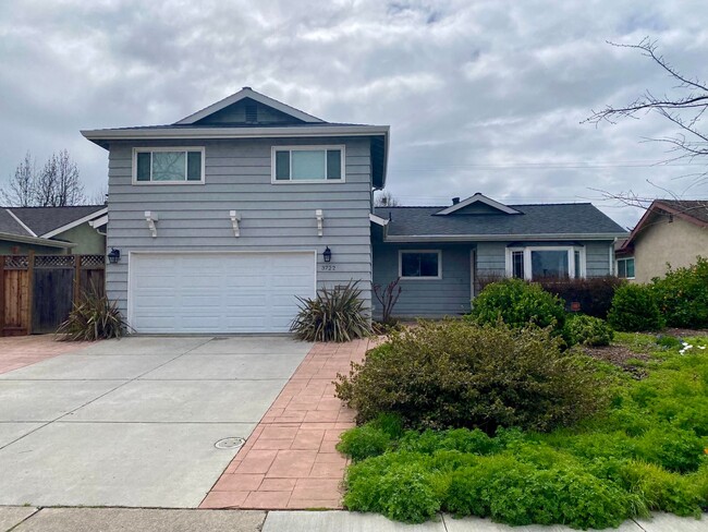 property at 3722 Compton Ln