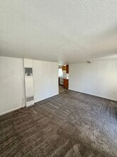 1715 Menlo Way in Klamath Falls, OR - Building Photo - Building Photo