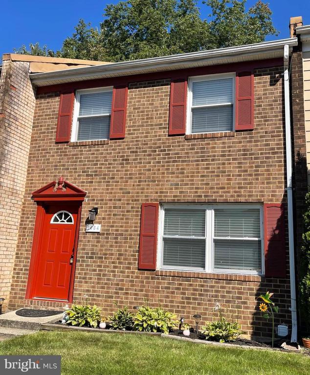 property at 1664 Yorktown Ct