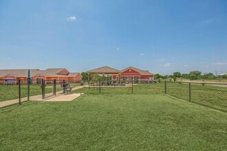 Pioneer Crossing Henrietta in Henrietta, TX - Foto de edificio - Building Photo