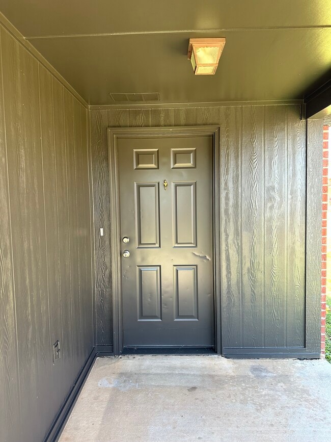 2004 Cloverdale Ln in Norman, OK - Building Photo - Building Photo