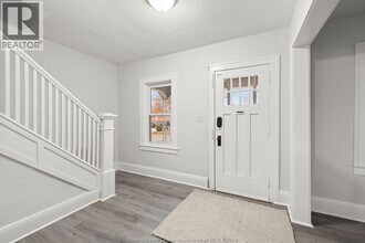 1060 Lawrence Rd in Windsor, ON - Building Photo - Building Photo