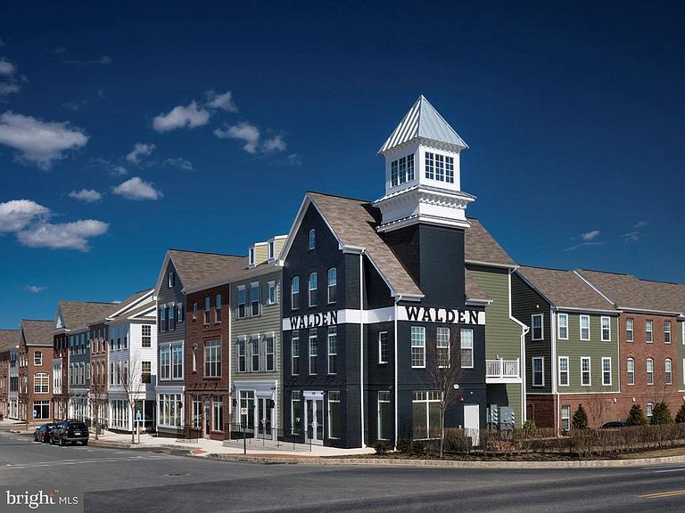 127 Summer Ln in Mechanicsburg, PA - Building Photo