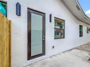 410 NW 41st St in Oakland Park, FL - Building Photo - Building Photo