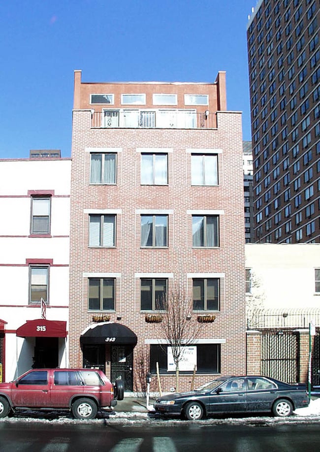 313 W 53rd St in New York, NY - Building Photo - Building Photo