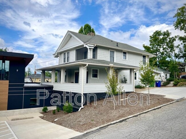 301 Merrimon Ave in Asheville, NC - Building Photo - Building Photo