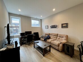 3757 N Sheffield Ave in Chicago, IL - Building Photo - Building Photo