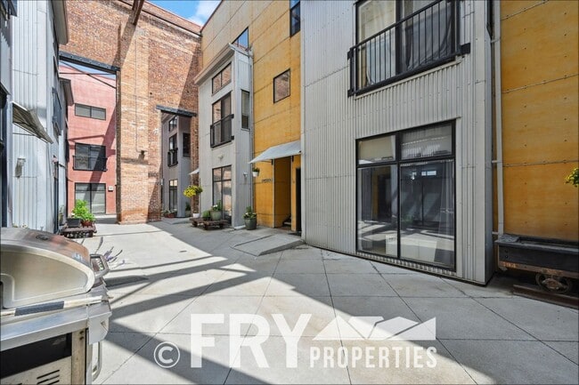 3225 Blake St in Denver, CO - Building Photo - Building Photo