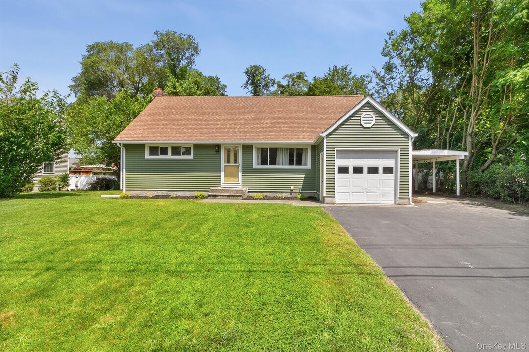 2 Honey Ln in Wappingers Falls, NY - Building Photo