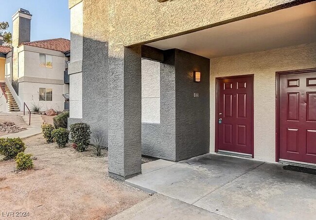 8600 W Charleston Blvd in Las Vegas, NV - Foto de edificio - Building Photo