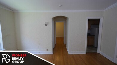 556 W Arlington Pl, Unit 304 in Chicago, IL - Foto de edificio - Building Photo