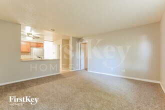 710 Leeward Dr in Deltona, FL - Foto de edificio - Building Photo