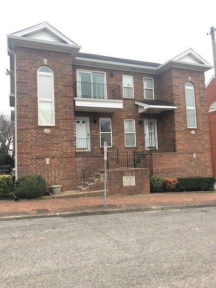 105 Lea Ave, Unit 1 in Nashville, TN - Foto de edificio