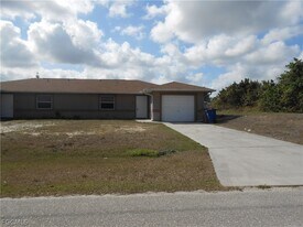 202 Hightower Ave S in Lehigh Acres, FL - Building Photo