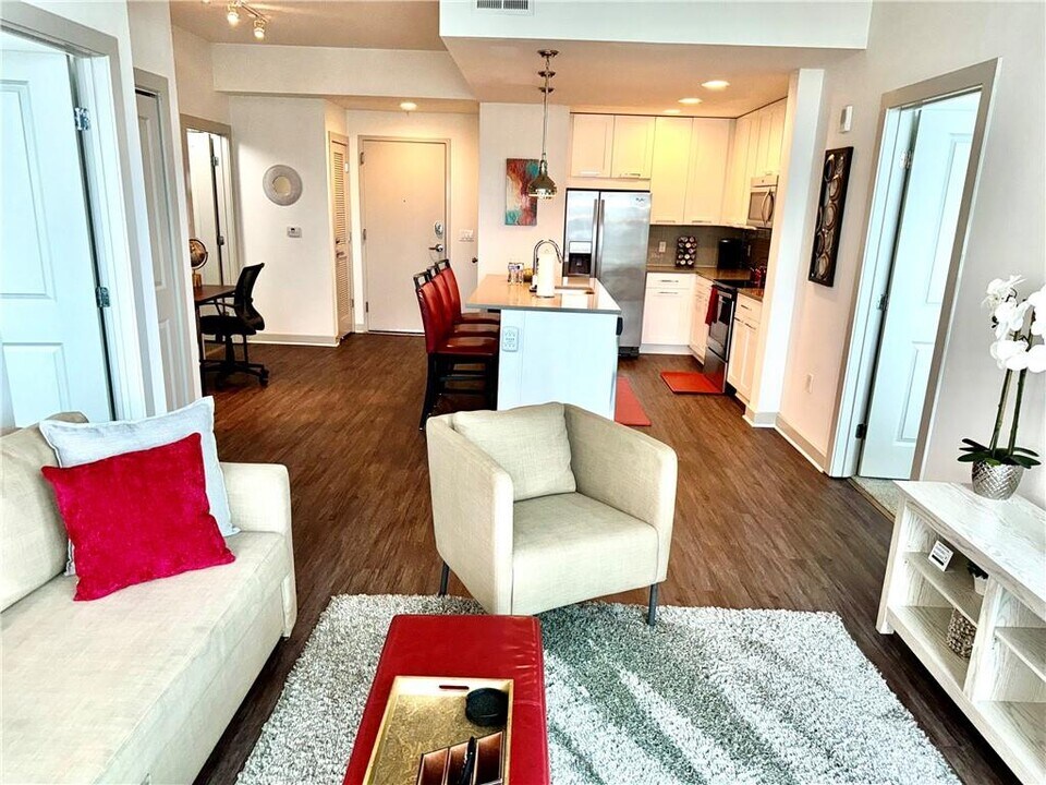 3382 Peachtree Rd NE in Atlanta, GA - Building Photo