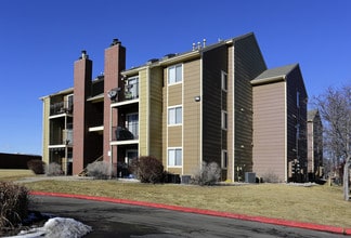 Summit Riverside Apartments in Littleton, CO - Foto de edificio - Building Photo