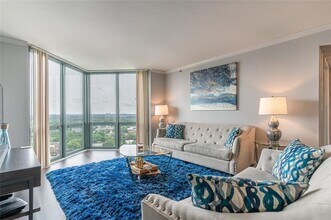 2870 Pharr Ct S Northwest in Atlanta, GA - Building Photo - Building Photo
