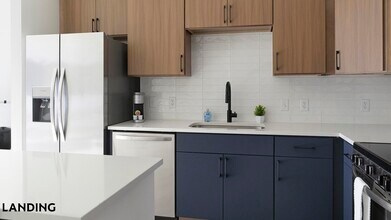 1007 S Mint St, Unit 831 in Charlotte, NC - Building Photo - Building Photo