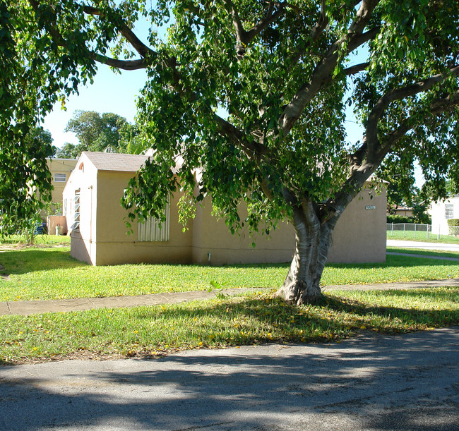 376 NW 81st St in Miami, FL - Building Photo - Building Photo