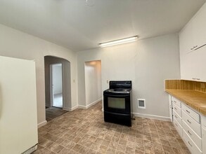 107 Adams Ave in La Grande, OR - Building Photo - Building Photo