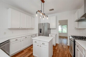 8621 Neider Dr in Austin, TX - Building Photo - Building Photo