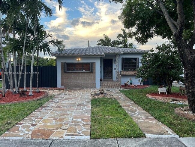 189 Glendale Dr in Miami Springs, FL - Foto de edificio - Building Photo