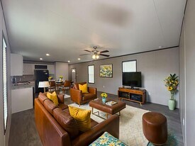 203 Linda St in Conroe, TX - Building Photo