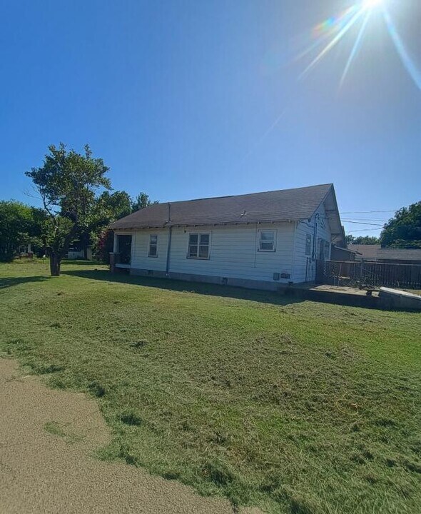 846 E Maple St in Cushing, OK - Foto de edificio